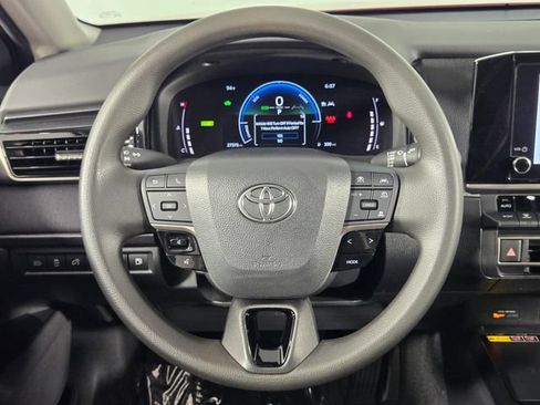 Used 2025 Toyota Camry LE FWD image 21