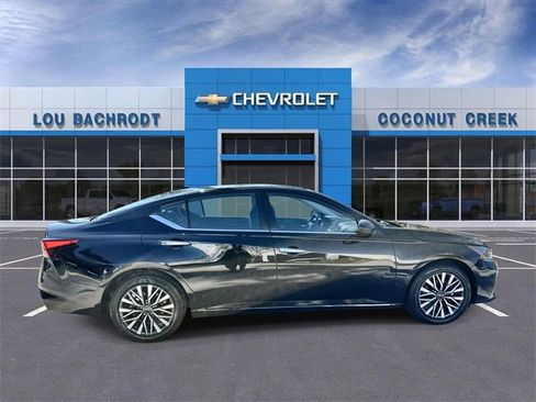 Used 2024 Nissan Altima 2.5 SV image 9