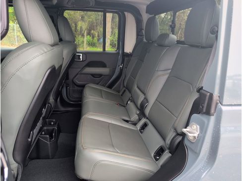 New 2025 Jeep Gladiator Mojave w/ Convenience Group image 30