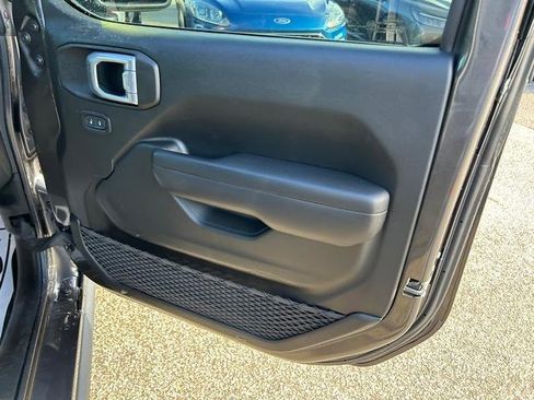 Used 2021 Jeep Gladiator Willys image 30