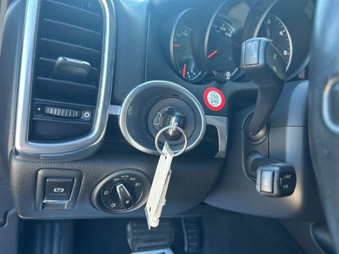 Used 2014 Porsche Cayenne Diesel AWD/4WD image 33