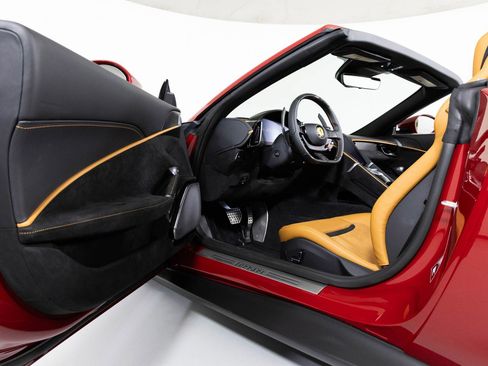 Used 2024 Ferrari Roma Spider image 31