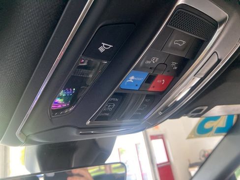 New 2025 Jeep Grand Cherokee 4WD image 32