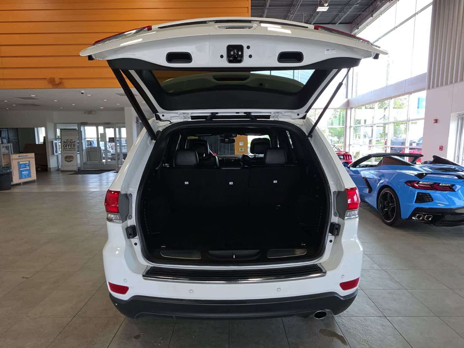 Used 2019 Jeep Grand Cherokee Limited AWD/4WD image 9