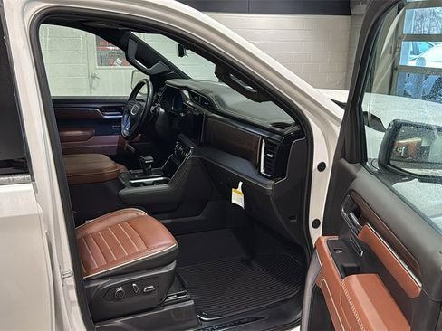 Used 2025 GMC Sierra 1500 Denali Ultimate image 12
