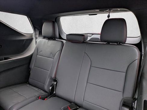 Used 2025 Chevrolet Traverse RS image 20