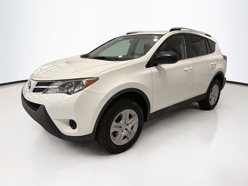 Used 2014 Toyota RAV4 LE FWD image 3
