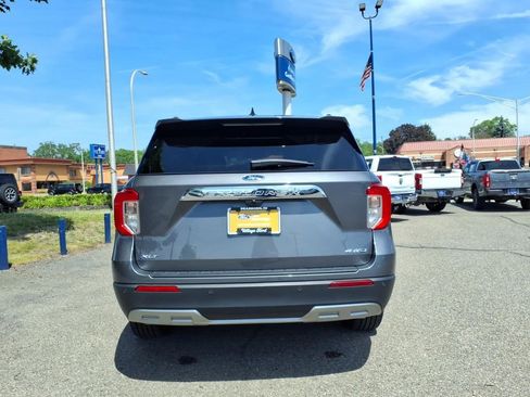 Used 2024 Ford Explorer XLT w/ Equipment Group 202A AWD/4WD image 8