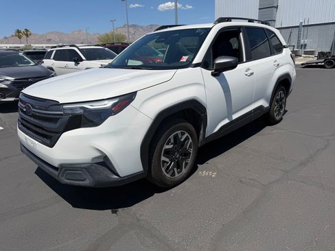 Used 2025 Subaru Forester Premium AWD/4WD image 3