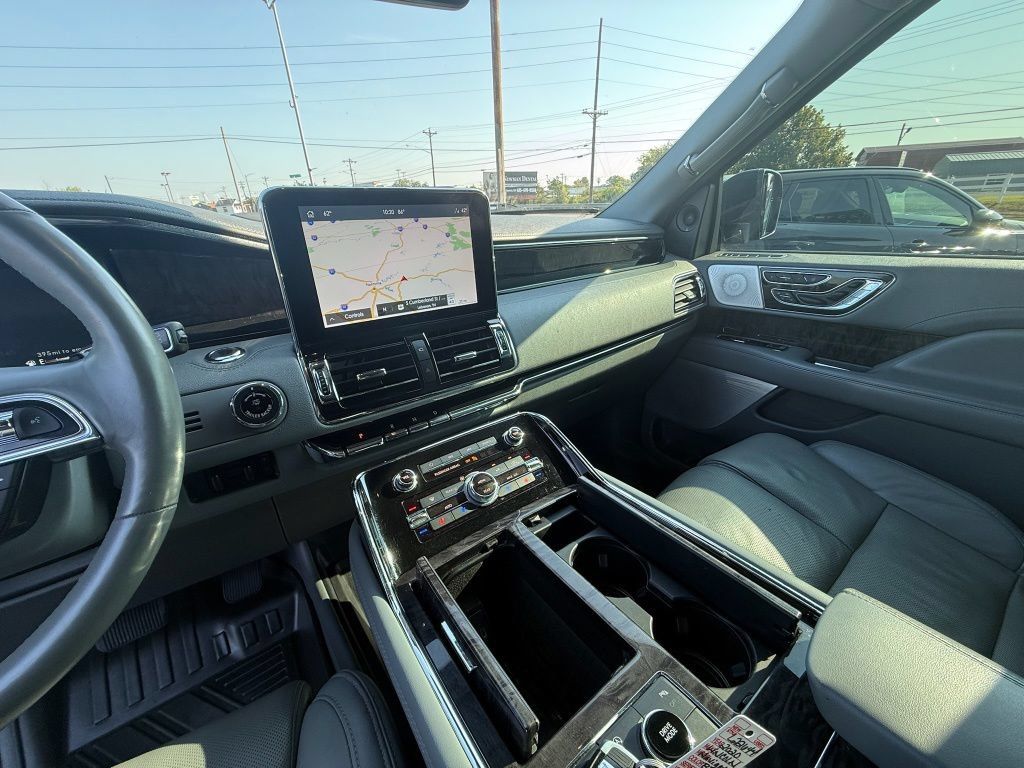 Used 2021 Lincoln Navigator L Reserve w/ Luxury Package AWD/4WD image 12