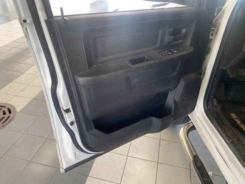 Used 2018 RAM 2500 Tradesman w/ Chrome Appearance Group AWD/4WD image 8
