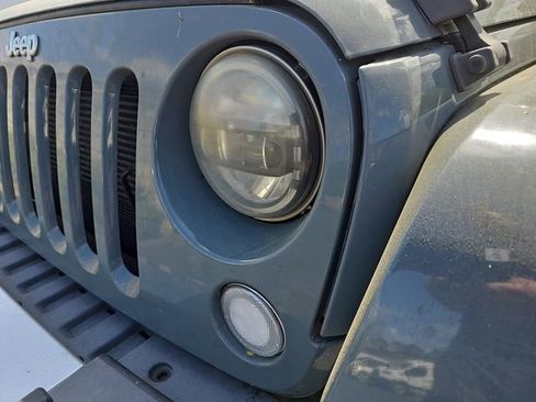 Used 2015 Jeep Wrangler Unlimited Sahara w/ Connectivity Group image 26