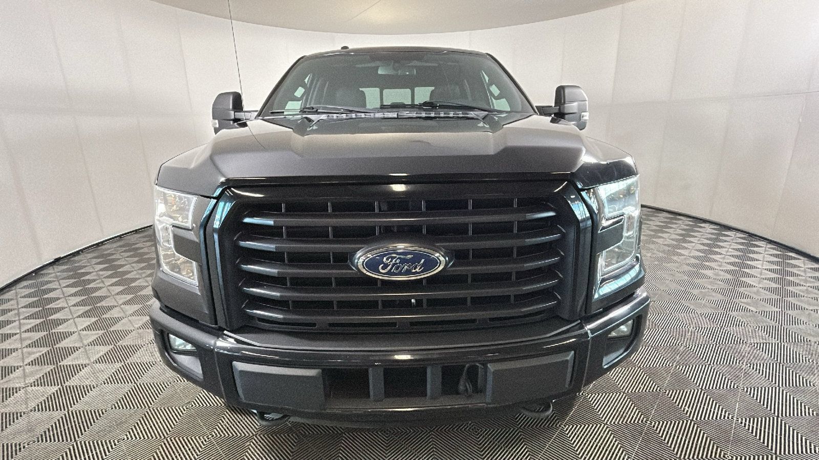 Used 2016 Ford F150 XLT w/ Equipment Group 302A Luxury AWD/4WD image 8
