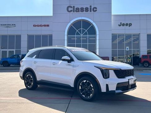 Used 2025 Kia Sorento S FWD image 1