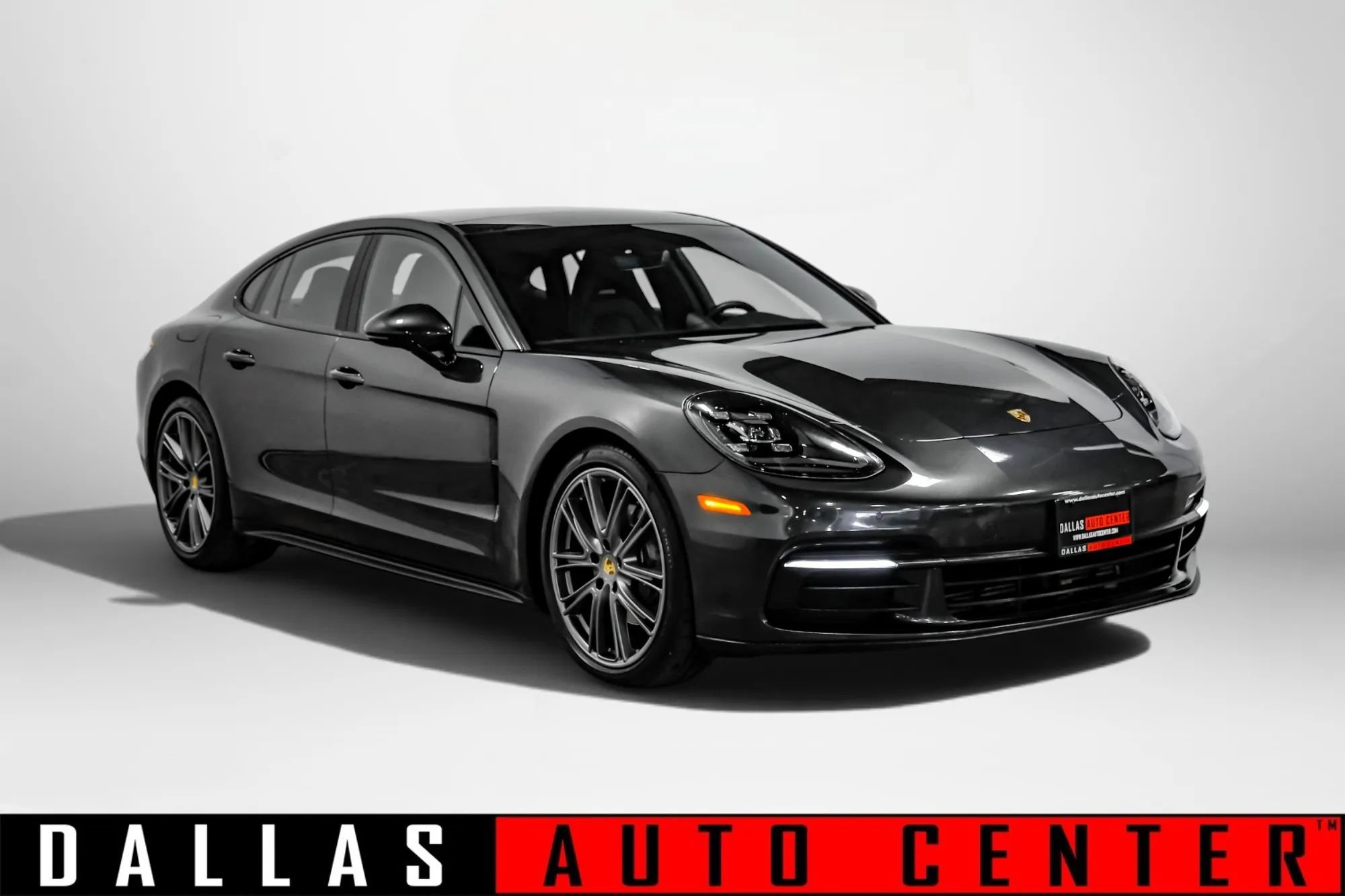 Used 2018 Porsche Panamera image 1