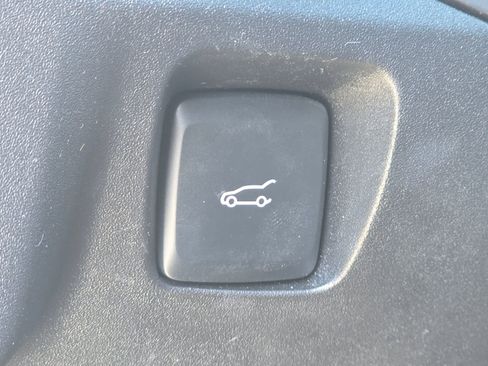 Used 2019 Ford Fusion SE FWD image 27