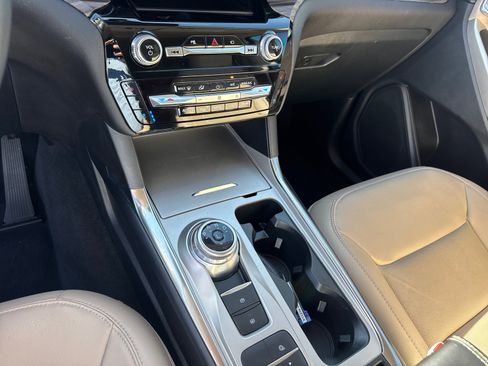 Used 2022 Ford Explorer Limited w/ Equipment Group 301A image 30