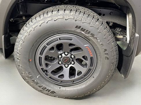 New 2025 Nissan Frontier PRO-4X image 28