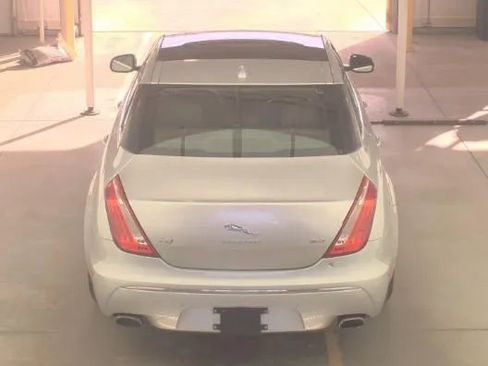 Used 2015 Jaguar XJ image 6