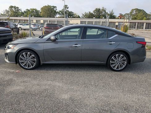 Used 2025 Nissan Altima 2.5 SL FWD image 7