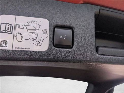Used 2020 Ford Escape Titanium FWD image 11