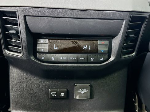 Used 2025 Toyota Sequoia Capstone image 27