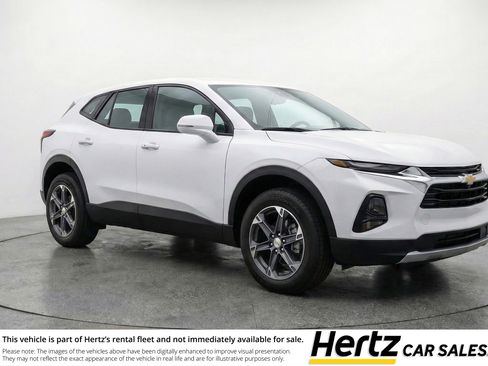 Used 2025 Chevrolet Blazer LT FWD image 1