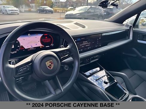 Used 2024 Porsche Cayenne w/ Premium Package AWD/4WD image 18