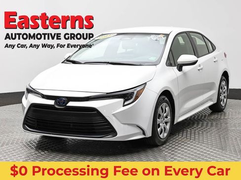 Used 2024 Toyota Corolla LE FWD image 1