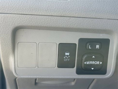 Used 2010 Toyota Corolla LE image 16