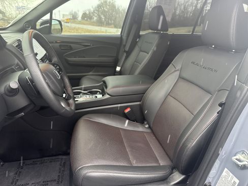Used 2025 Honda Passport Black Edition image 3