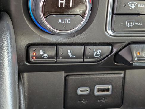 Used 2024 Chevrolet Suburban Premier image 28