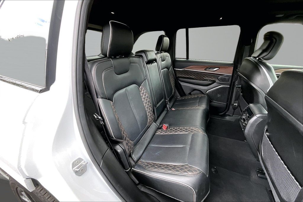 Certified 2025 Jeep Grand Cherokee Summit w/ Obsidian Package AWD/4WD image 18