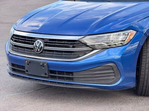 Used 2024 Volkswagen Jetta SE FWD image 6