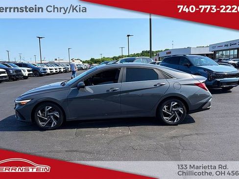 Used 2024 Hyundai Elantra SEL w/ Convenience Package FWD image 4
