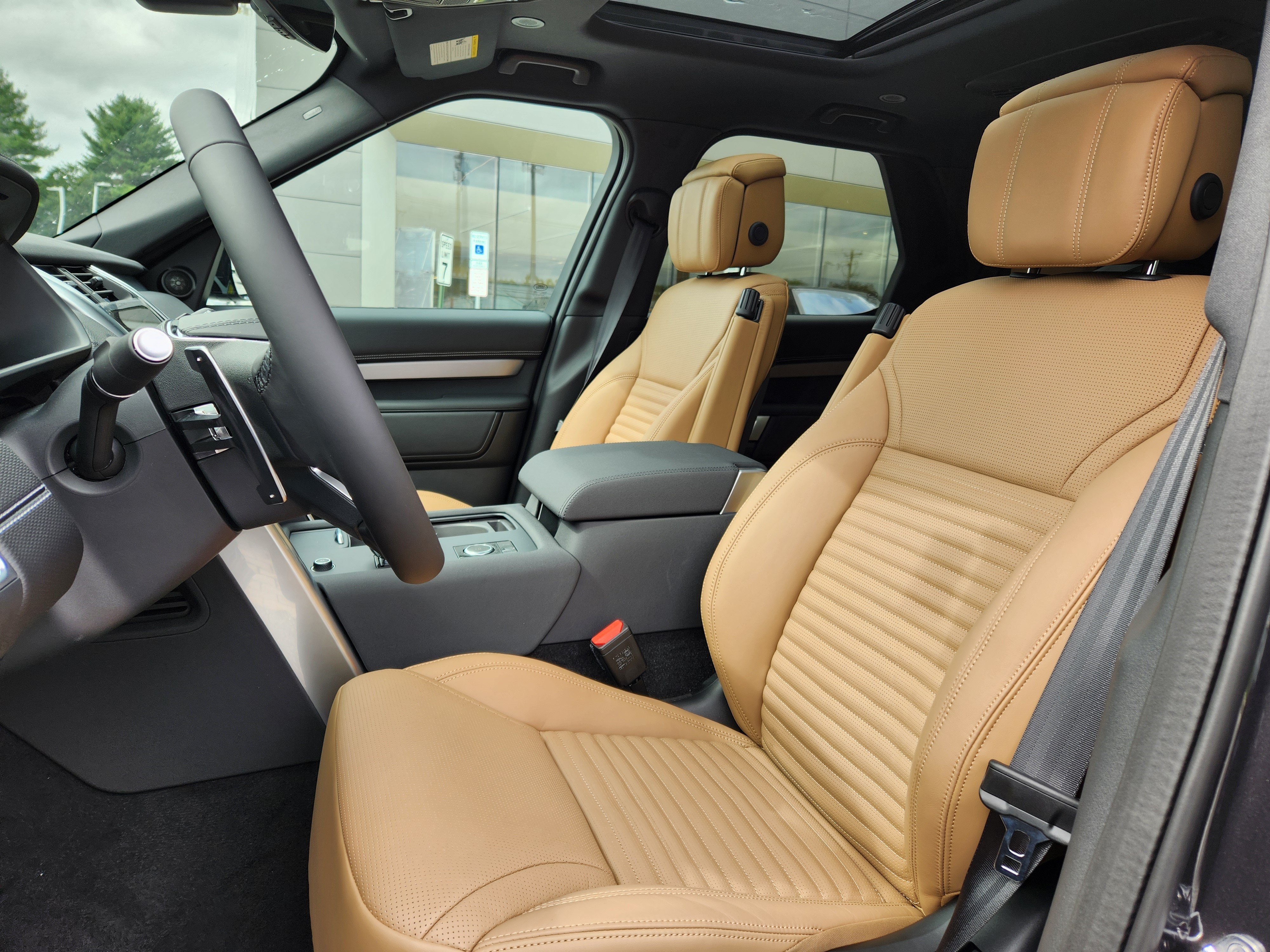 New 2026 Land Rover Discovery Limited Edition AWD/4WD image 8