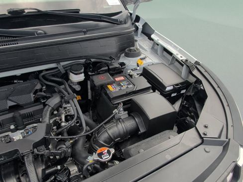 Used 2024 Hyundai Venue SEL FWD image 12