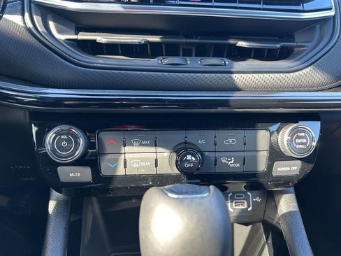 New 2026 Jeep Compass Latitude image 23