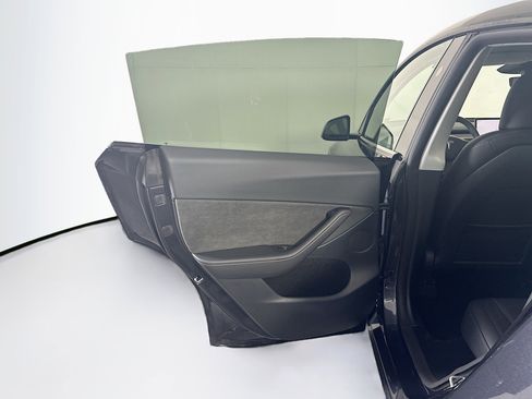 Used 2025 Tesla Model Y Long Range image 27
