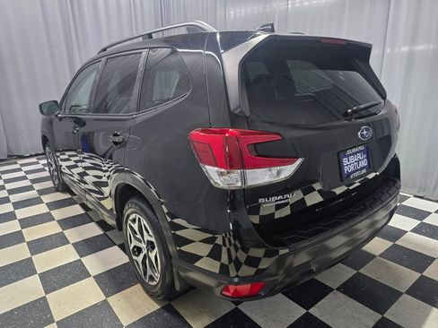 Used 2020 Subaru Forester Premium image 6