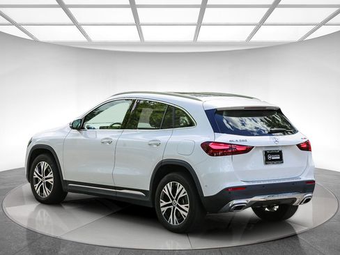 Certified 2025 Mercedes-Benz GLA 250 4MATIC image 2