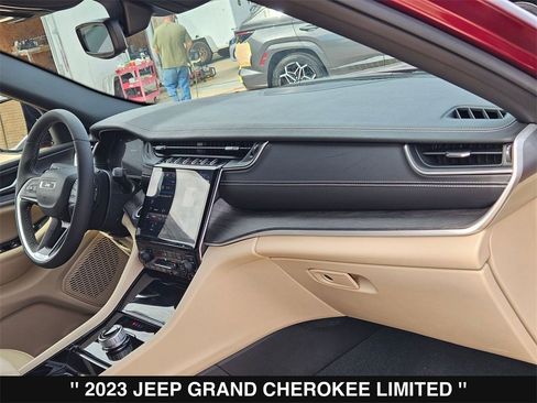 Used 2023 Jeep Grand Cherokee Limited image 30