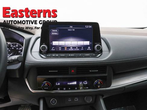 Used 2023 Nissan Rogue SV AWD/4WD image 11