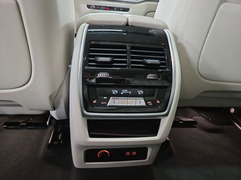 Used 2025 BMW X7 xDrive40i image 49