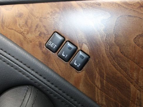 Used 2024 Nissan Armada SL image 42