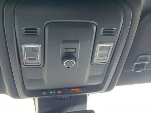 Used 2025 Chevrolet Suburban Z71 image 52