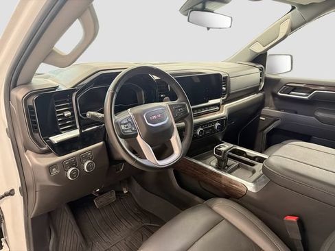 Used 2025 GMC Sierra 1500 Elevation w/ Elevation Premium Package AWD/4WD image 9