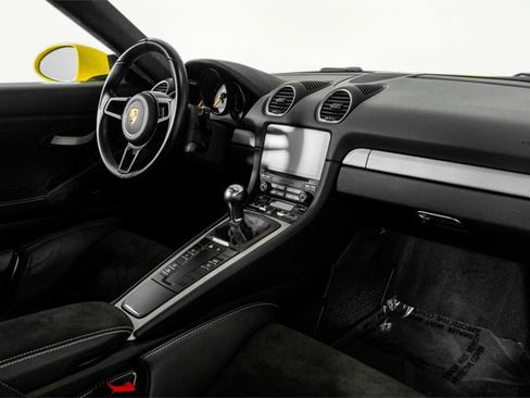 Used 2020 Porsche 718 Cayman GT4 image 38