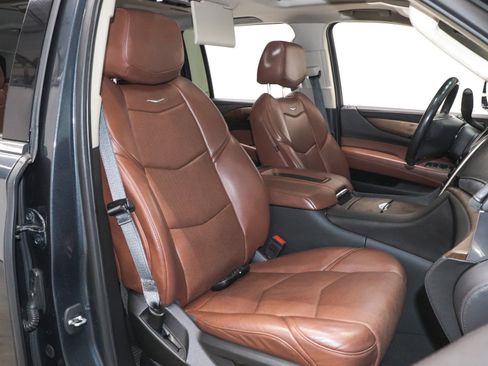 Used 2019 Cadillac Escalade ESV Premium Luxury image 28