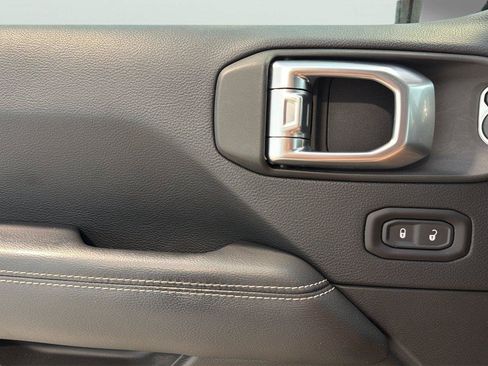Used 2019 Jeep Wrangler Unlimited Sahara w/ Cold Weather Group AWD/4WD image 24